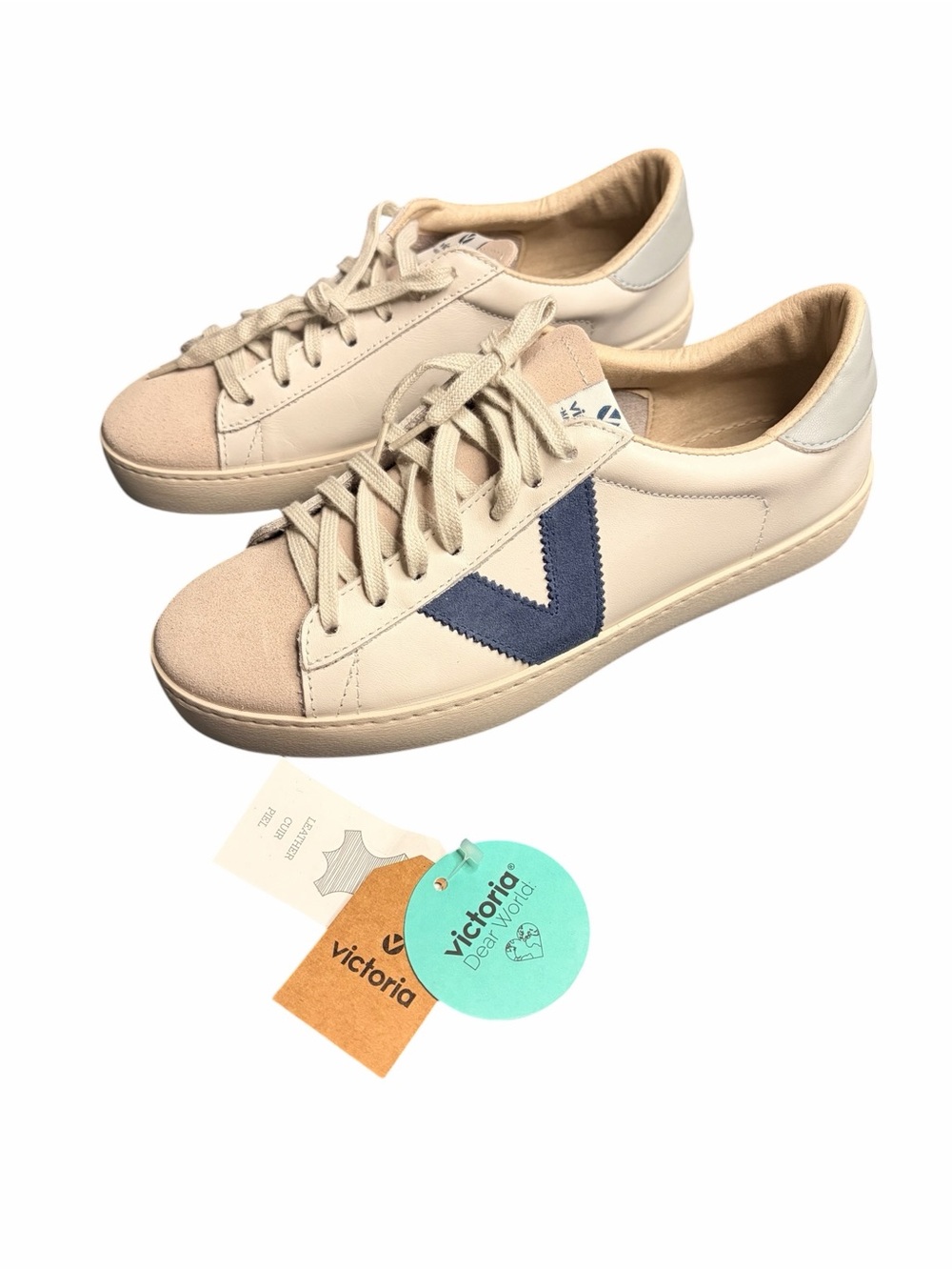 Victoria Shoes Cream and Navy Low-Top Sneakers with Navy V Detail